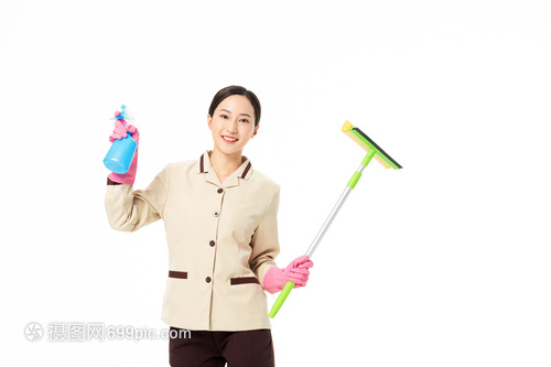 家政服務中的女性力量 潔凈玻璃背后的專業形象與職業價值